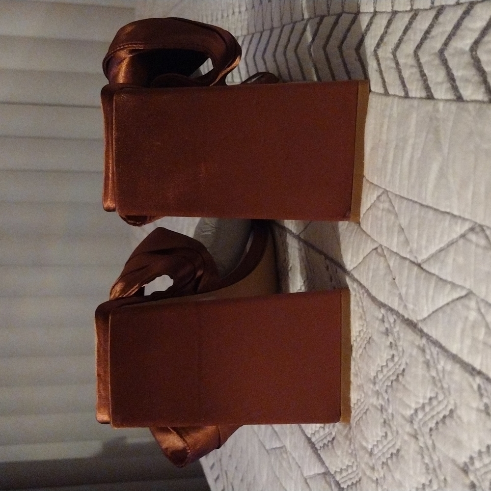 Shoes - Picture 2 of 4